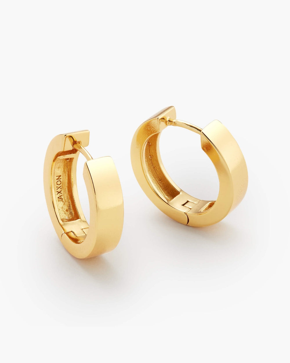 Classic_Hoop_Earrings_Gold_View1_Shopify_Tall_f9808372-ab9b-45a1-9928-6d568c73481f