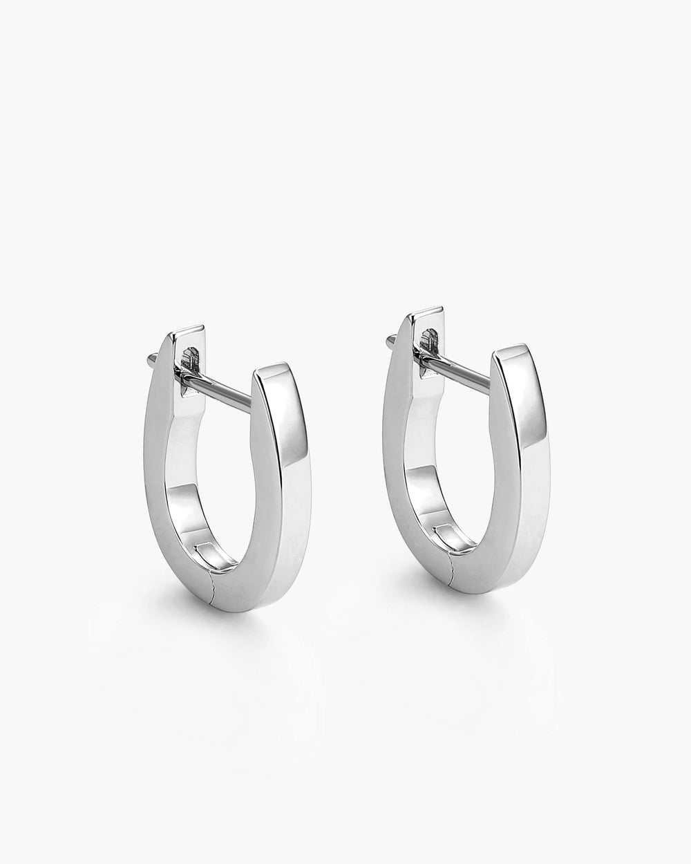 Huggies_Silver_View1_Shopify_Tall_7163b257-b72d-47ea-b724-d54b83e94023